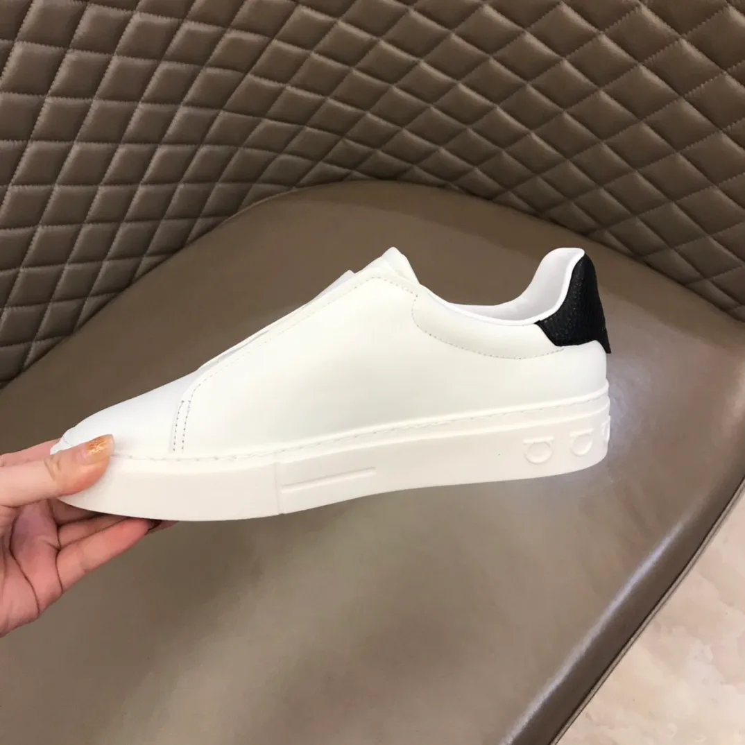 p400【Salvatore Ferraga**】New men's low-top casual shoes! Top-quality cow products, original lasts, made of imported cowhide, first-class texture, first-layer sheepskin lining! Original outsole! The details are exquisite and the style is versatile and upscale! Decorated with a three-dimensional Gancini logo, the back of the tongue and lace-up piping add a pop of color. The high-tech sole features a holographic pattern and Gancini details, making it ideal for a practical yet stylish everyday look. Code number 38-44 (45 can be customized)